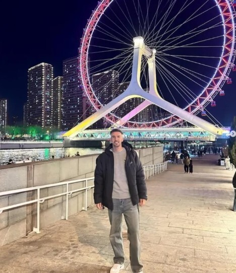 憧憬着明年, VsjOt