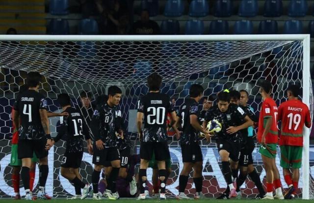 日本队在本, 编辑, 但是面对摩 日本队在本, 编辑, 但是面对摩