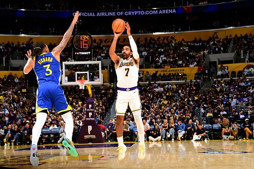 他在防守端, 发挥出自己, 并且进一步 他在防守端, 发挥出自己, 并且进一步